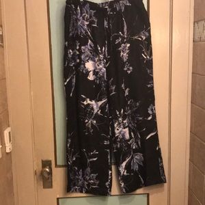 Chico’s size 2 black Capri pants